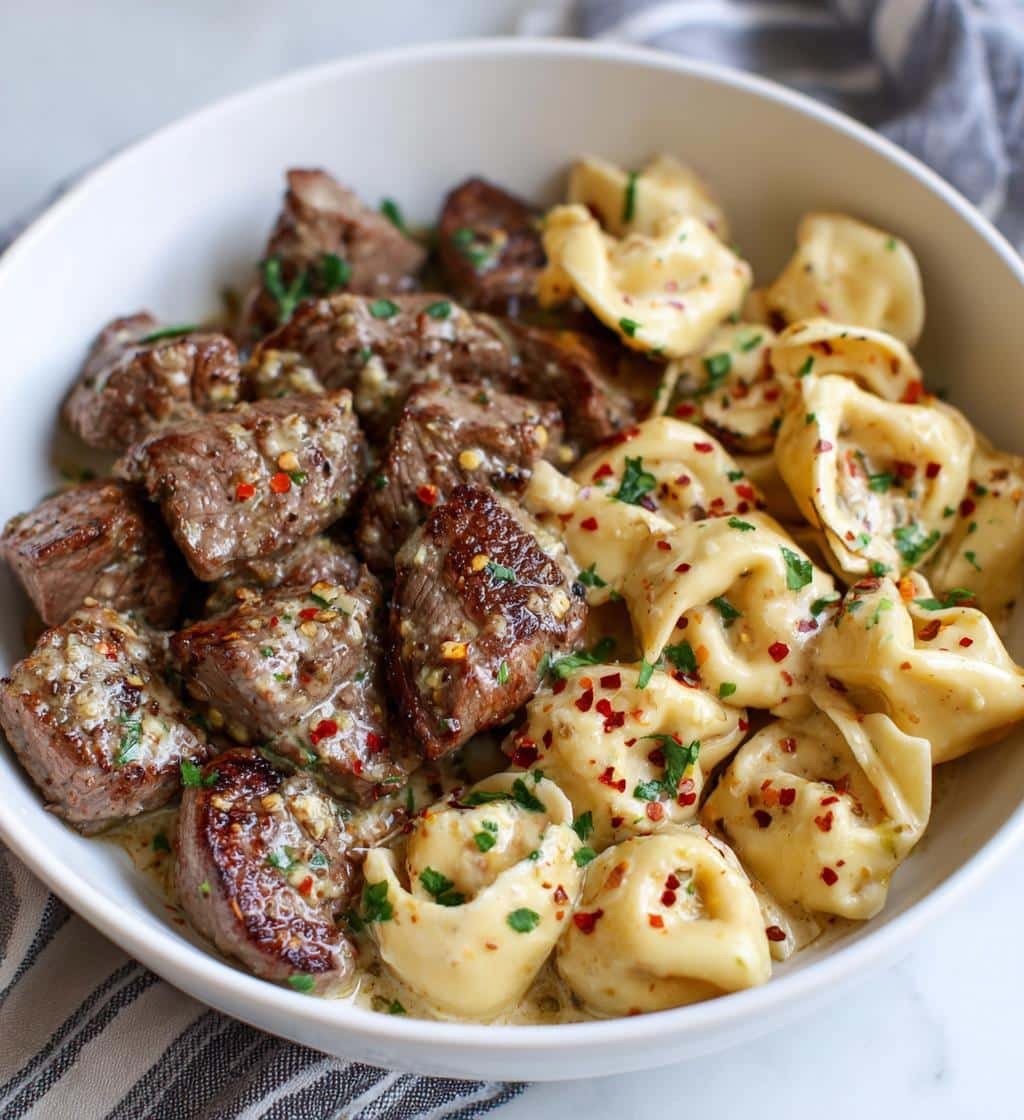 GARLIC BUTTER STEAK BITES & CREAMY ALFREDO TORTELLINI - detail 1